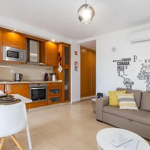 chill-apartment-w-pool-praia-da-rocha.hotelaalgarve.com/